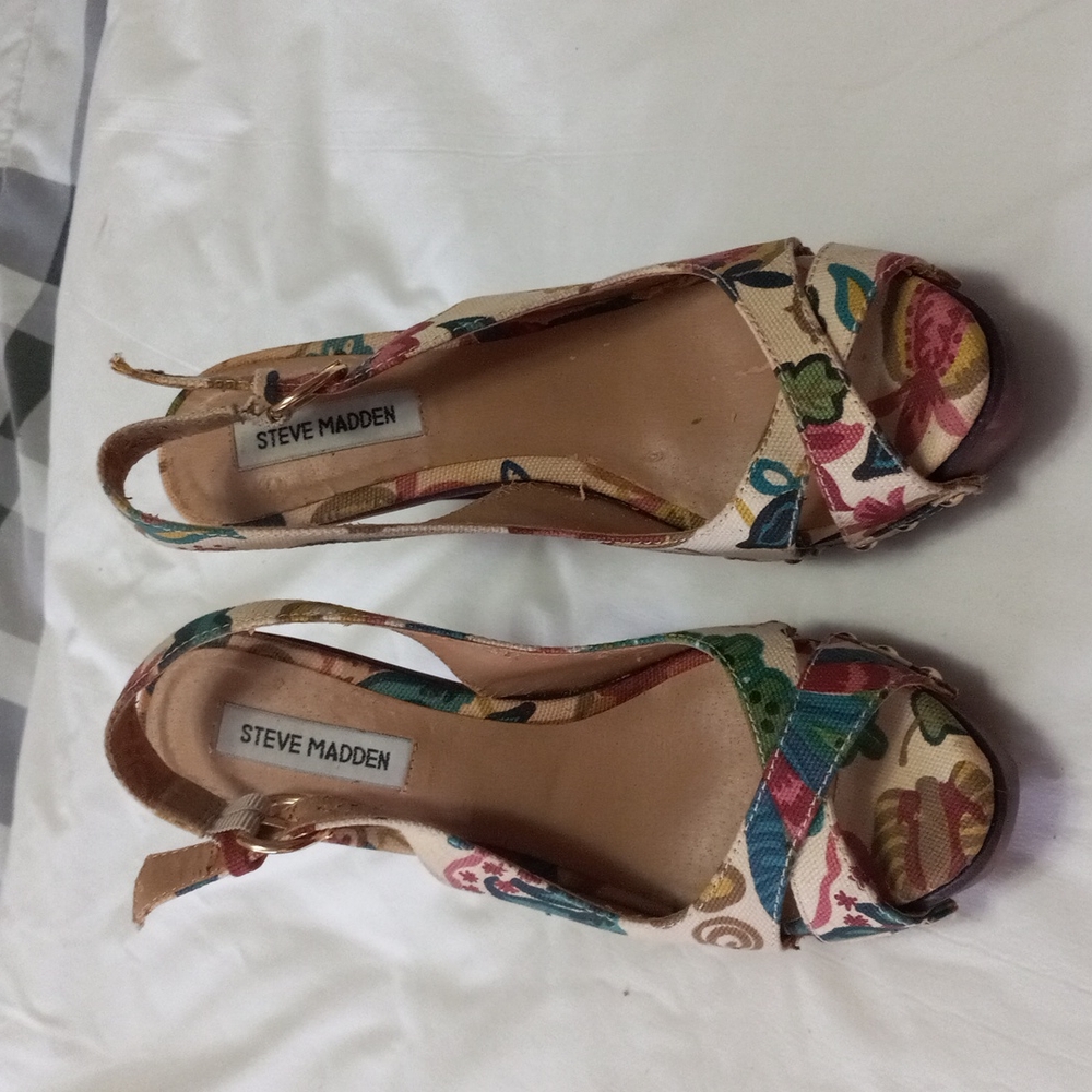 Steve Madden multicolored design heels size 8 M